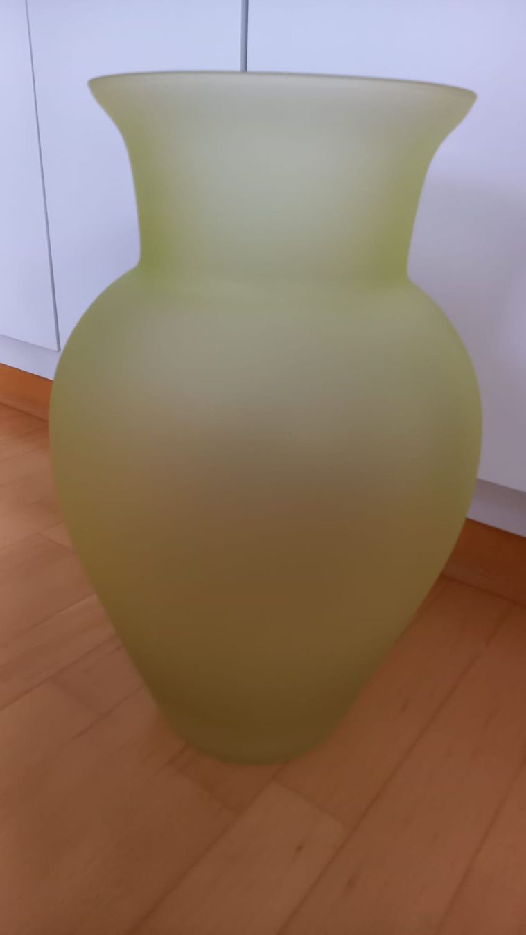 Vasen & Gefässe: Glas-Vase matt hellgrün 38.5cm – Gebraucht aus Winterberg ZH von Laliv