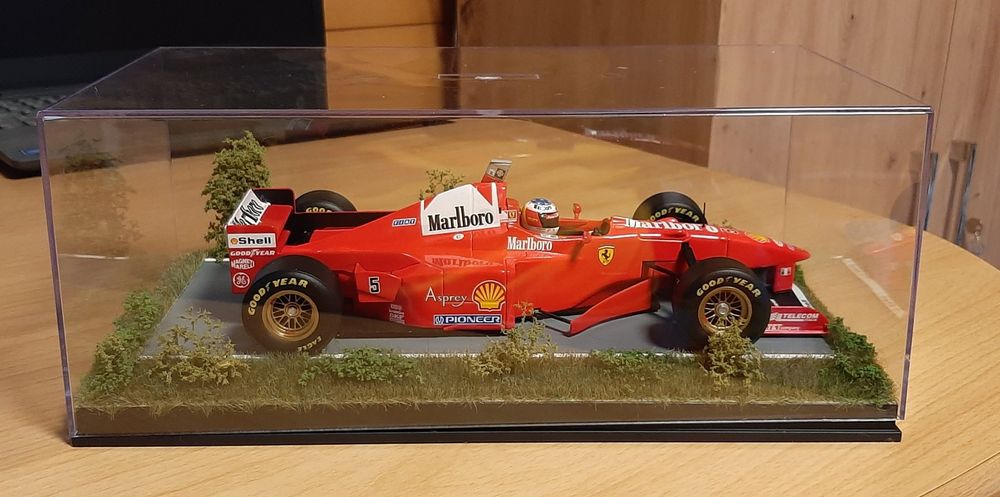 For sale: Ferrari F310 GP Italië 1996 Michael Schumacher 1:12. Model made by Minichamps in original box. Is in perfect condition. Askingprice is 300