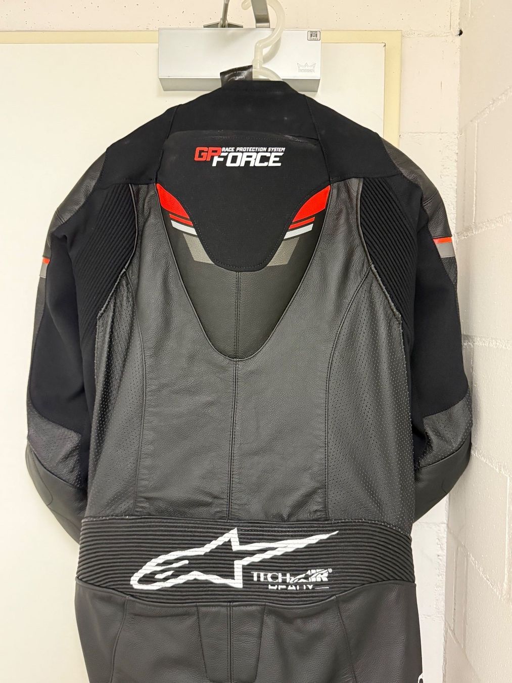 Alpinestars Anzüge: Alpinestars Lederkombi Schwarz/Orange – Gebraucht aus Buchs ZH von lpwinter 4