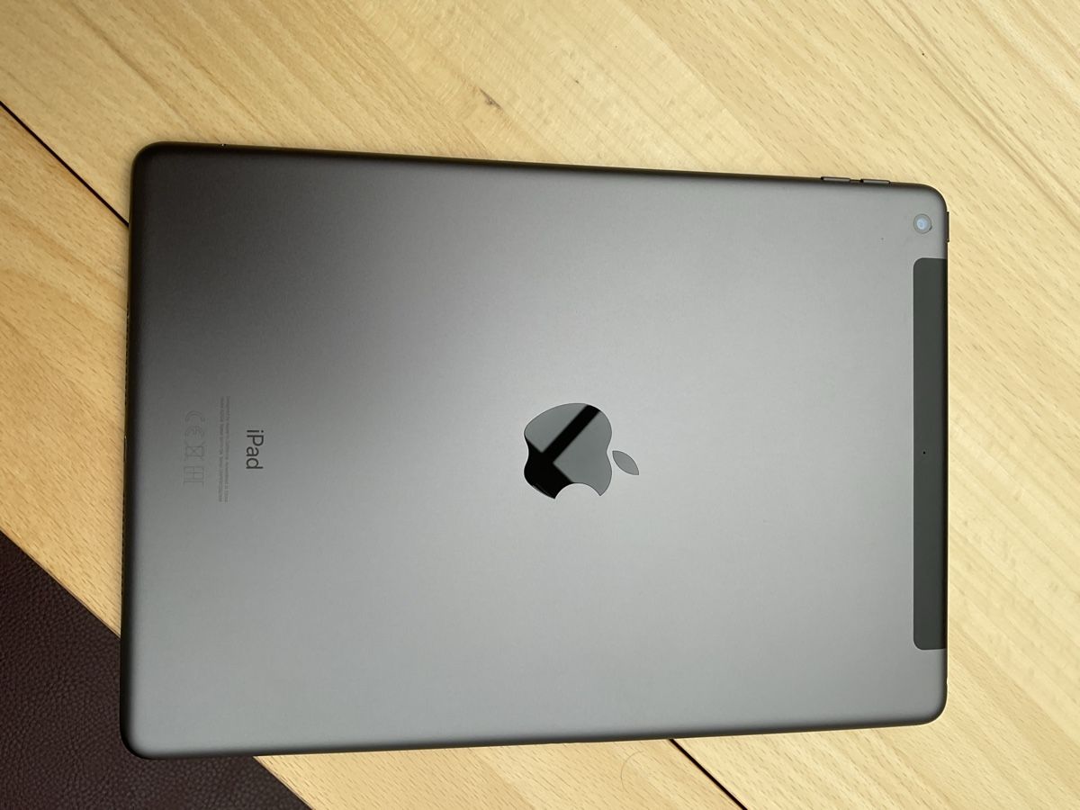 Apple Tablettes PC: Ipad 8. Generation 32 GB Wifi und Celluar – D'occasion à Rekingen AG par Marki22 2
