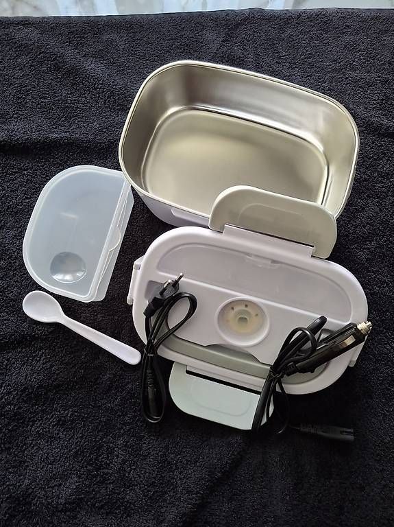 Cavi: Menübox mit Stromkabel und Autostecker – Usato da Effretikon venduto da CorneliaM03 3