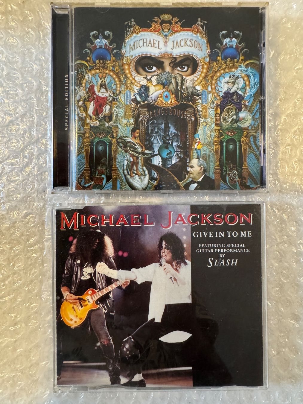 CD: 2 x Michael Jackson - Dangerous (spec. Edit.) & Maxi Singel – Usato da Duggingen venduto da Kisha010