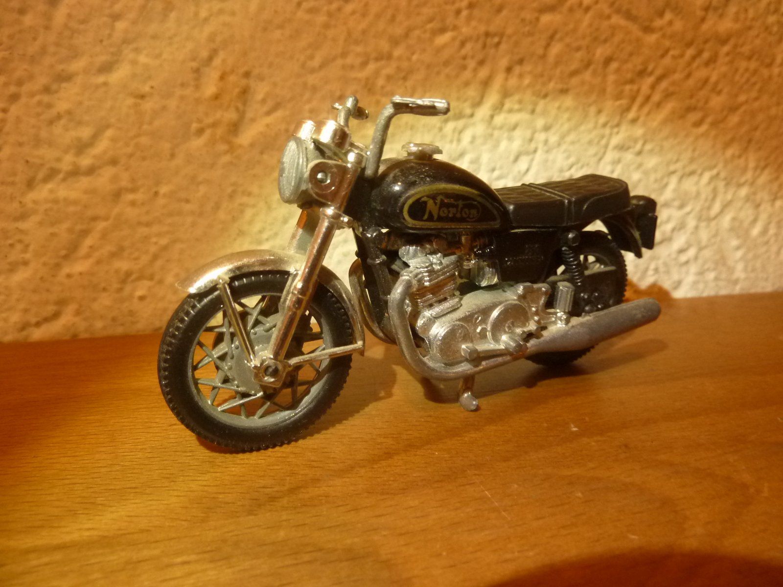 Polistil Kit di modellismo & Modellini statici: Norton Commando 750 1976 GT52 Polistil – Usato da Hochfelden venduto da swissice 1