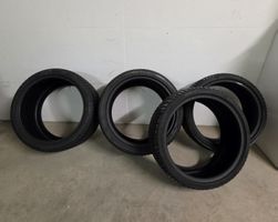4 Pirelli Winterpneu 2 x 285/35 R20 und 2 x 235/35 R20