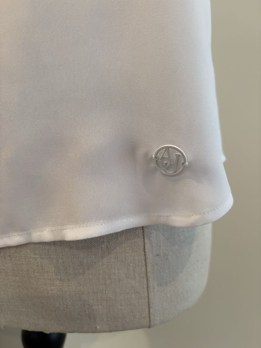 Armani Camicette: Kurzarm Bluse Armani Jeans reinweiss – Nuovo (secondo la descrizione) da Tagelswangen venduto da lykainion 2