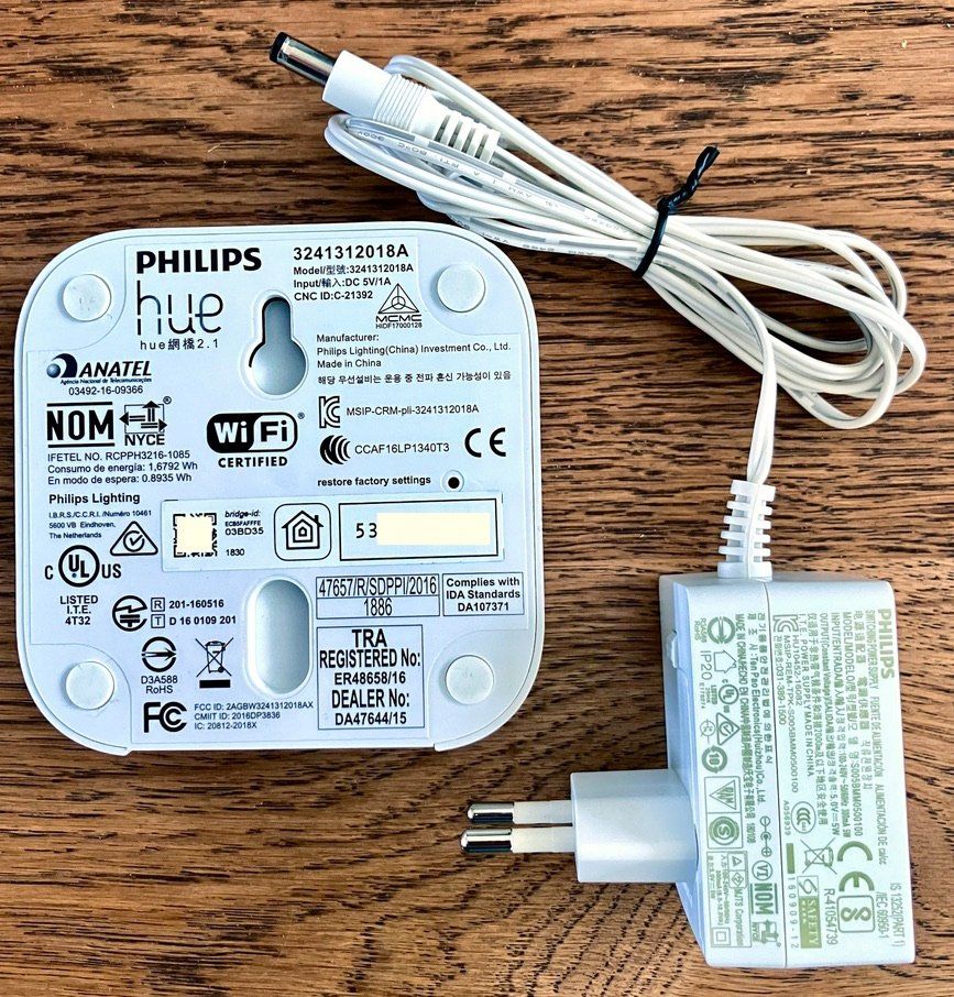 Philips Hubs & Switches: Philips Hue Bridge – Gebraucht aus Winterthur von  1
