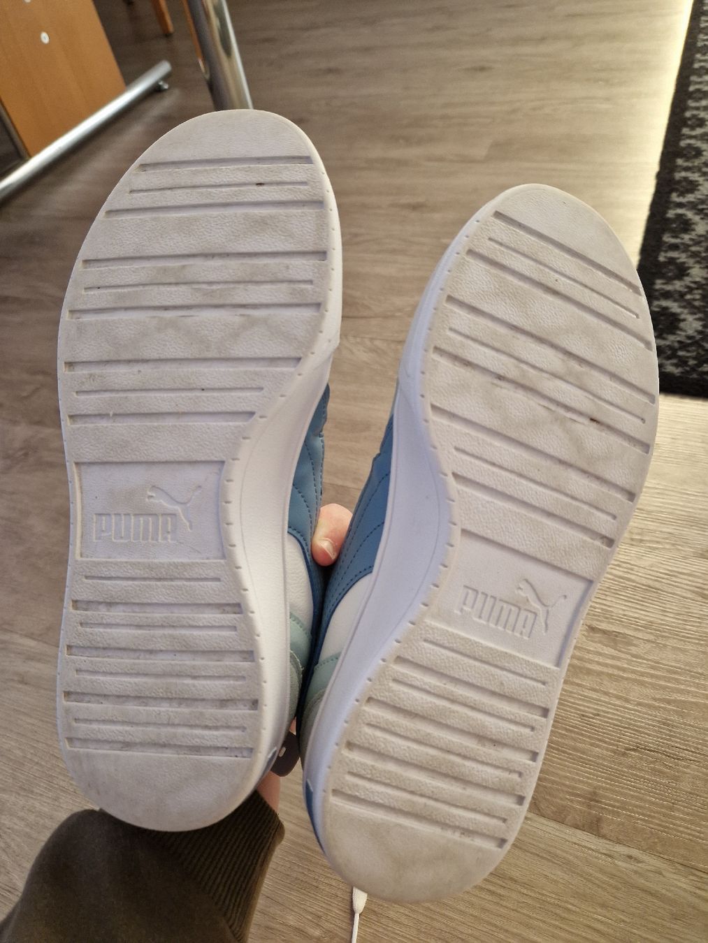 Puma Scarpe da donna: Puma Sneaker Court Point, hellblau/weiss, Gr. 41 – Nuovo (secondo la descrizione) da Uster venduto da lar_9h7q 5