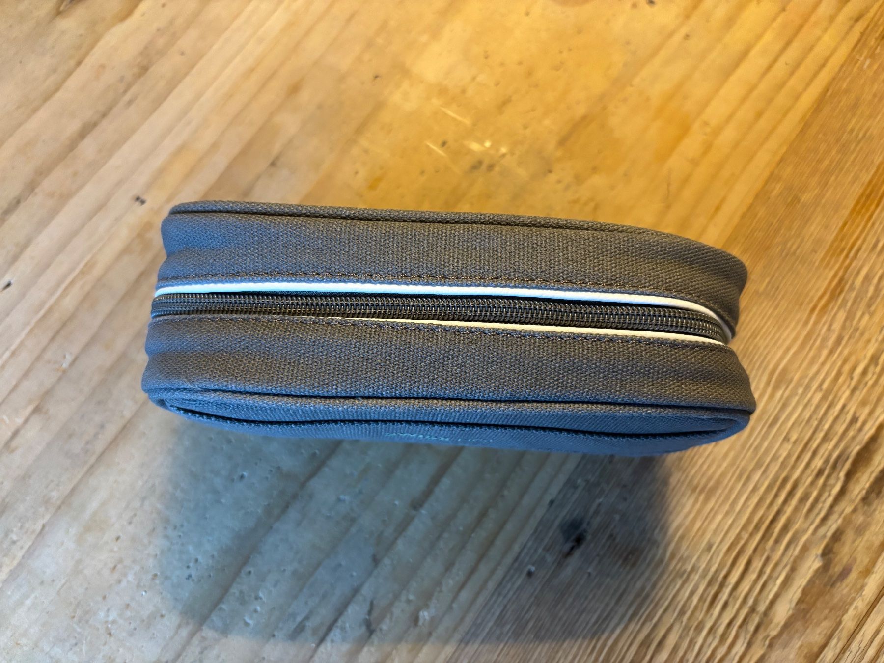 Kosmetikkoffer: SWISS First Class Amenity Kit – Necessaire Kulturtasche Grau – Neu (gemäss Beschreibung) aus Luzern von pengmarket_gmbh 5