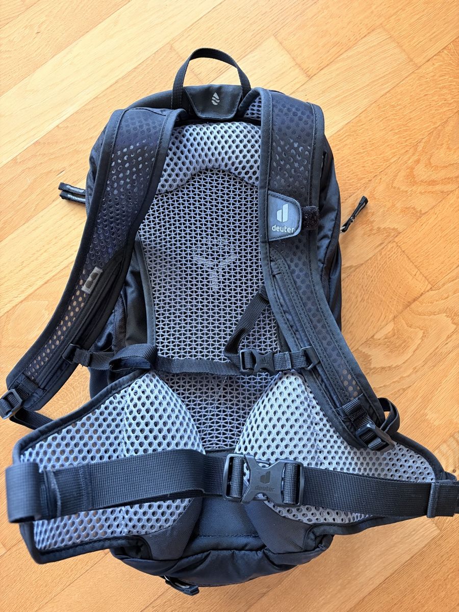 Deuter Rucksäcke: Deuter Race EXP AIR 14+3 Rucksack dunkelblau gebraucht – Gebraucht aus Weinfelden von Alexandra_1006 3