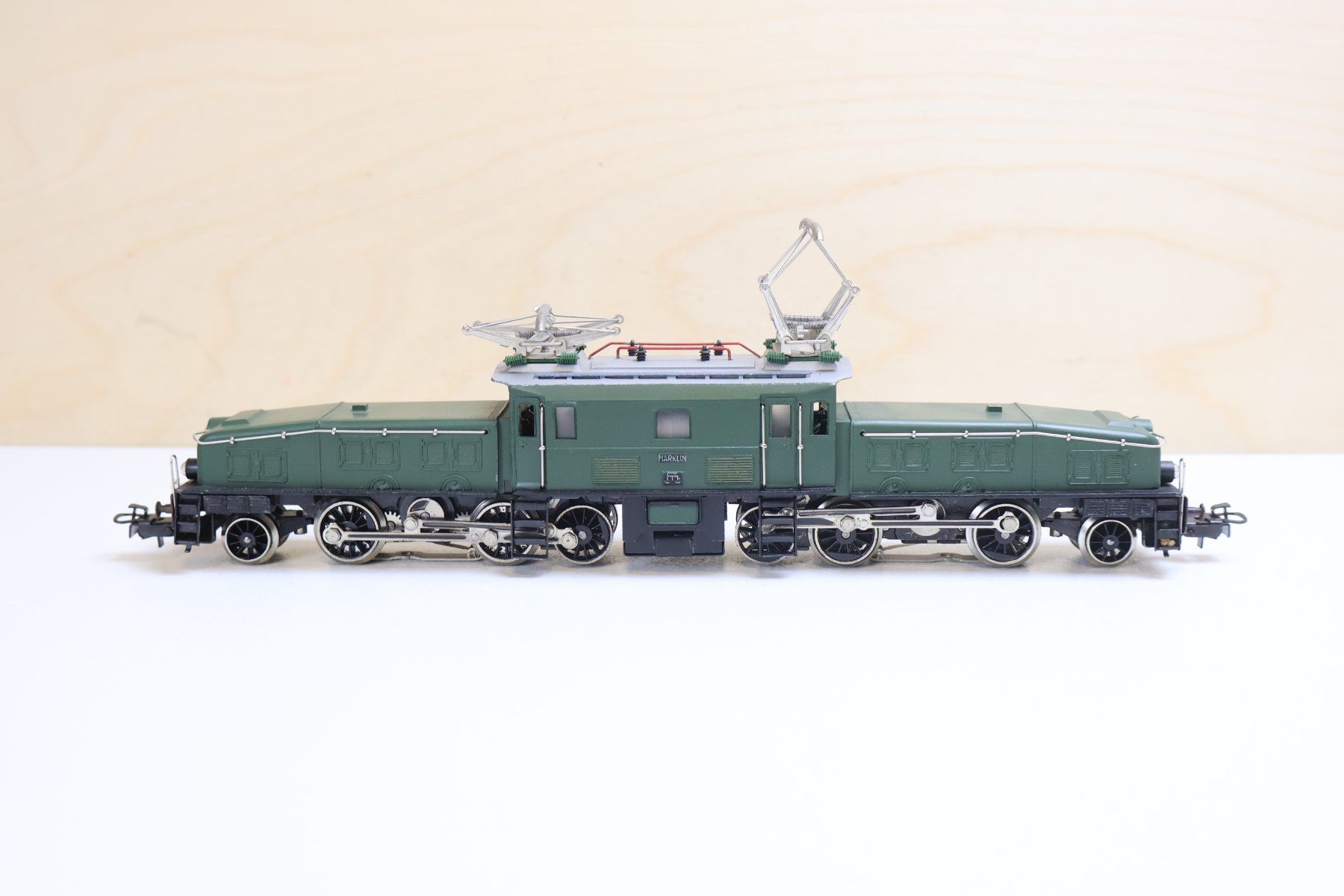 Märklin Modellini di ferrovie: Märklin SBB Krokodil E-Lok 3015 - Top Gussmodell – Usato da Winterthur venduto da Monstera 1