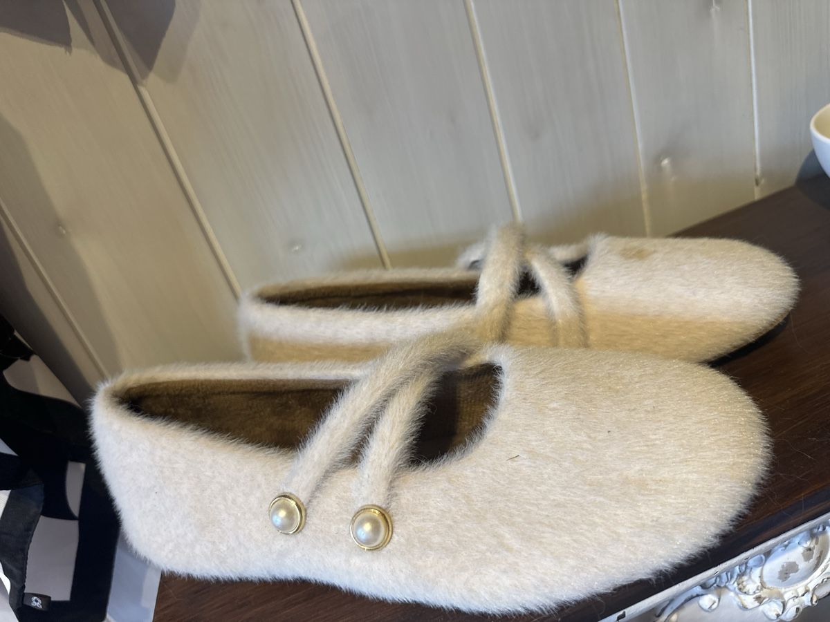 Scarpe da donna:  Ballerinas Plüsch beige Gr40  – Usato da Mönthal venduto da Shaycat13