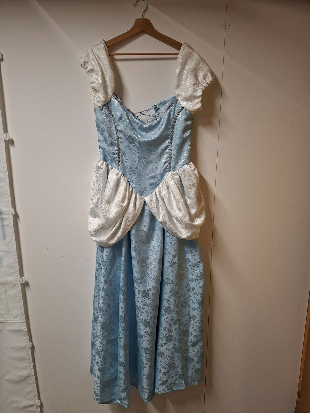 Kostüme: Fasnachtskostüm Cinderella, Grösse ca. 38-40 – Gebraucht aus Bäch SZ von nadinek85