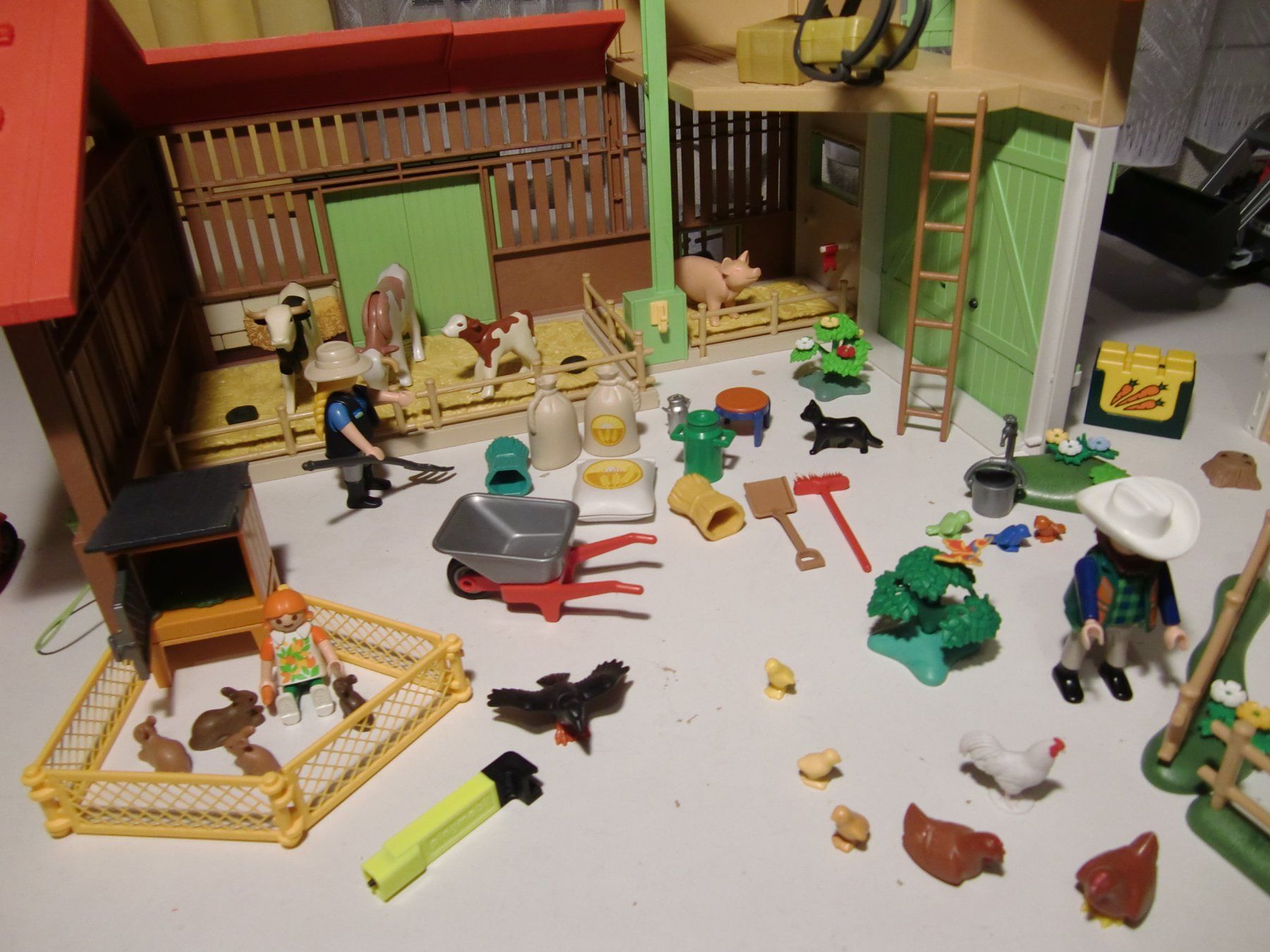 Playmobil Spielzeuge: Playmobil Bauernhof mit Traktor – Gebraucht aus Arbon von 200sterne 2