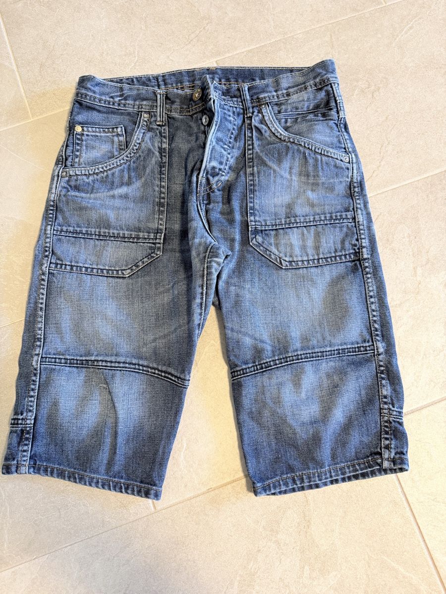 H&M Jeans: H&MJeans Shorts Gr. 30 oder ca. 170 – Usato da Brüttisellen venduto da Ayersa