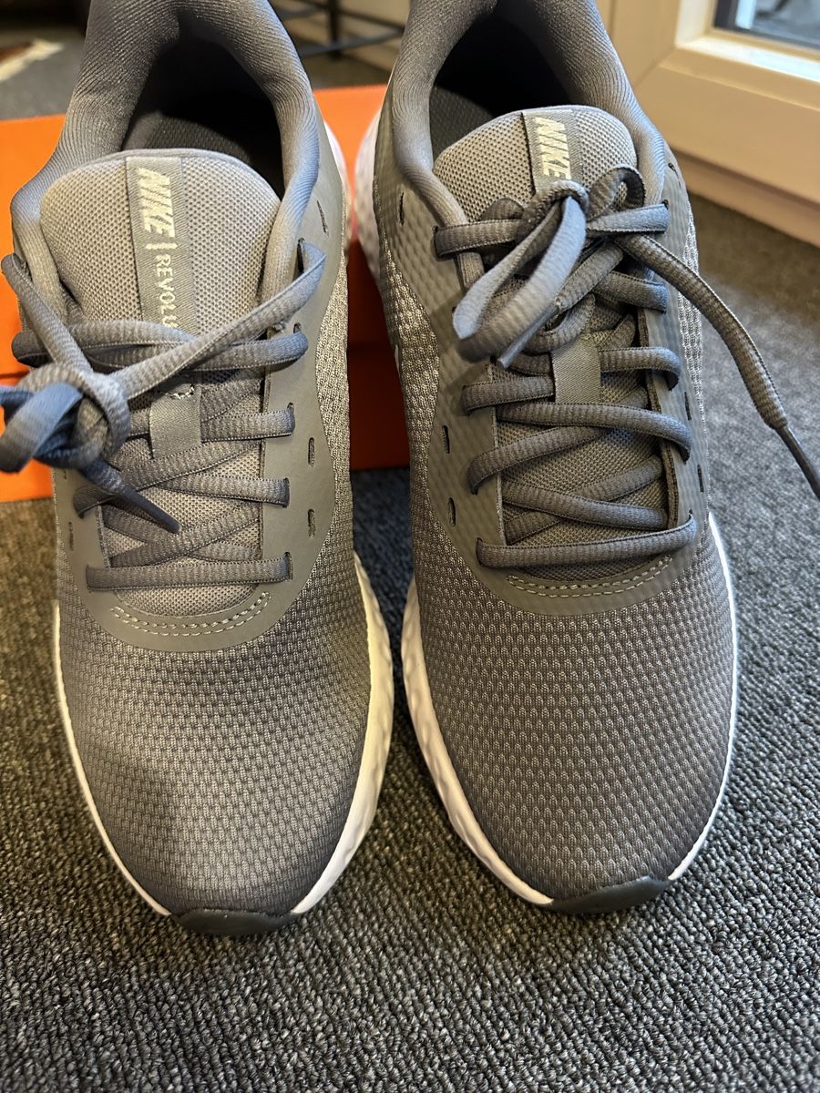 Nike Scarpe da uomo: Nike Revolution 5 unisex taille 40 gris – Nuovo e nell'imballaggio originale da Bulle venduto da LeMoleson 4