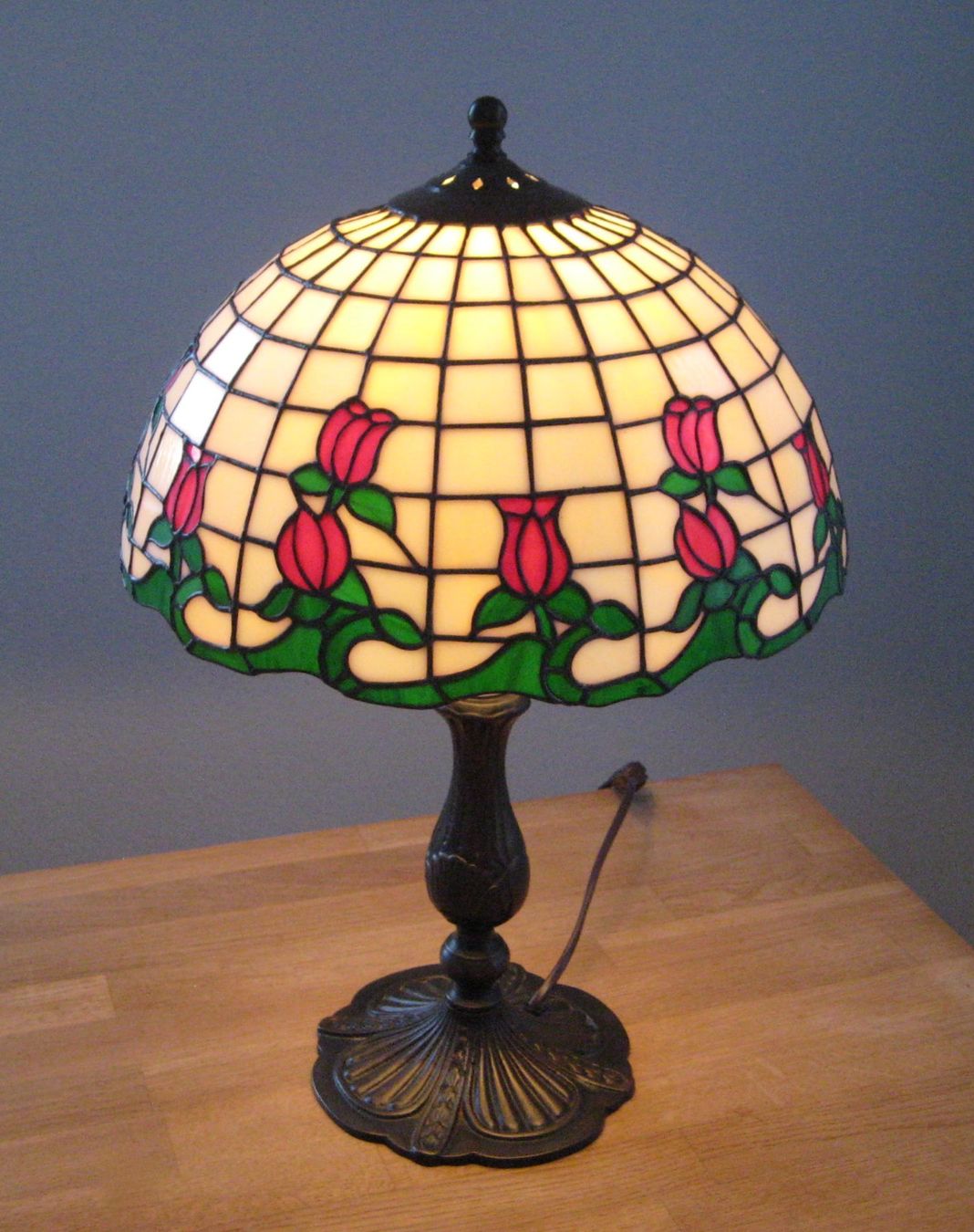 Tiffany & Co. Lampade: Grosse Tischlampe Tiffany Stil – Usato da Langendorf venduto da Happy11 2