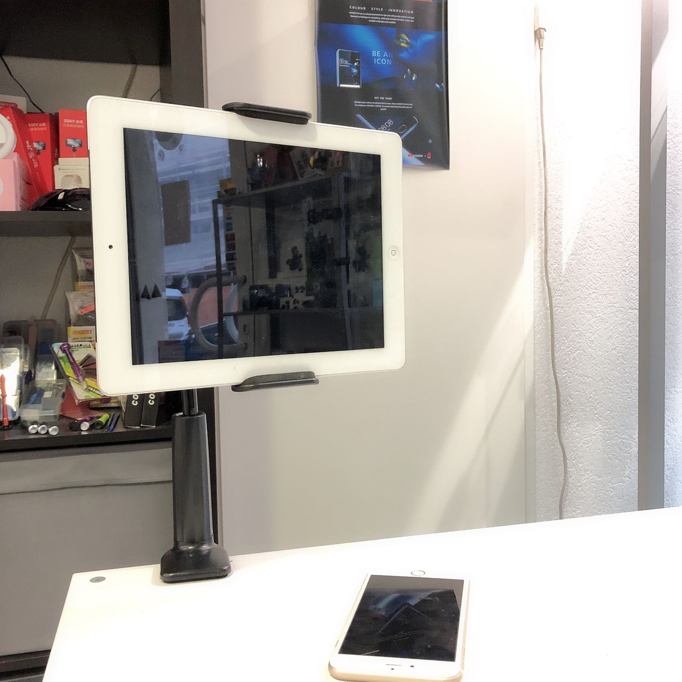 Telefoni cellulari / Smartphones: Holder Support IPAD iPhone samsung oppo xiaomi – Nuovo e nell'imballaggio originale da Morges venduto da DigiAC