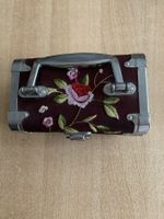 Kleine Schmuckschatulle / Truhe weinrot mit Blumen-Stickerei