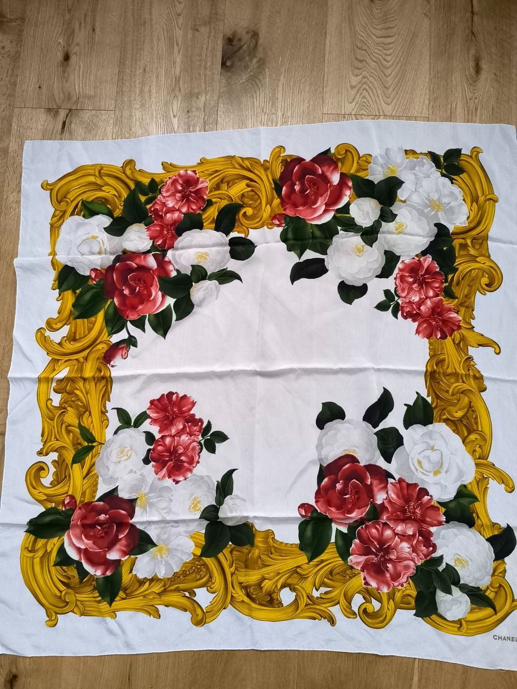 Chanel Foulards, Tücher & Schals: Carré Chanel en soie – Neu (gemäss Beschreibung) aus Niederuzwil von eli_7zvt