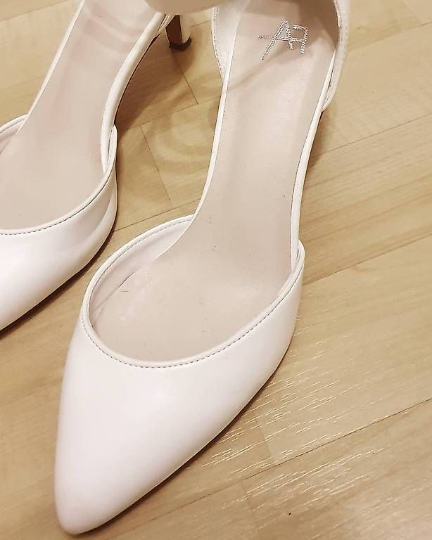 Chaussures femmes: Sandalen weiss Grösse 38 – D'occasion à Langenthal par hab_zw5p 2