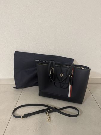 Tommy Hilfiger Handtasche dunkel blau Top Zustand