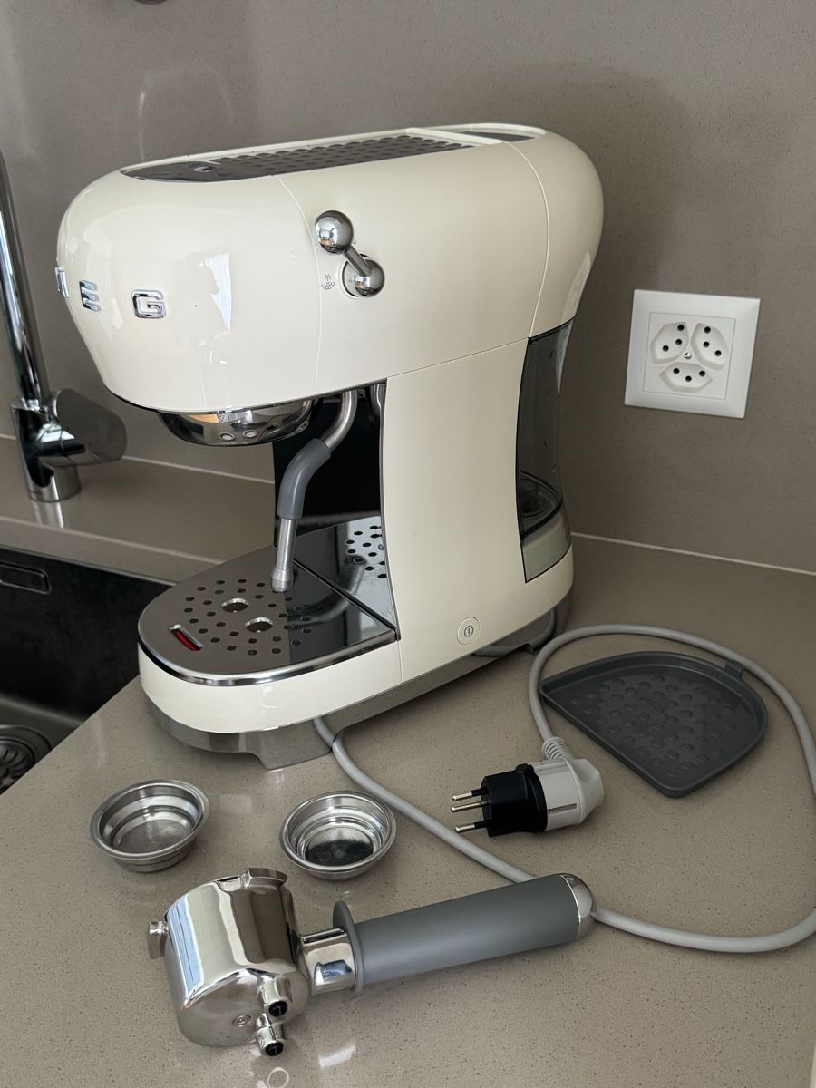 Smeg Machines à café & Machines à expresso: SMEG Kaffeemaschine wie neu – D'occasion à Regensdorf par cirrus00