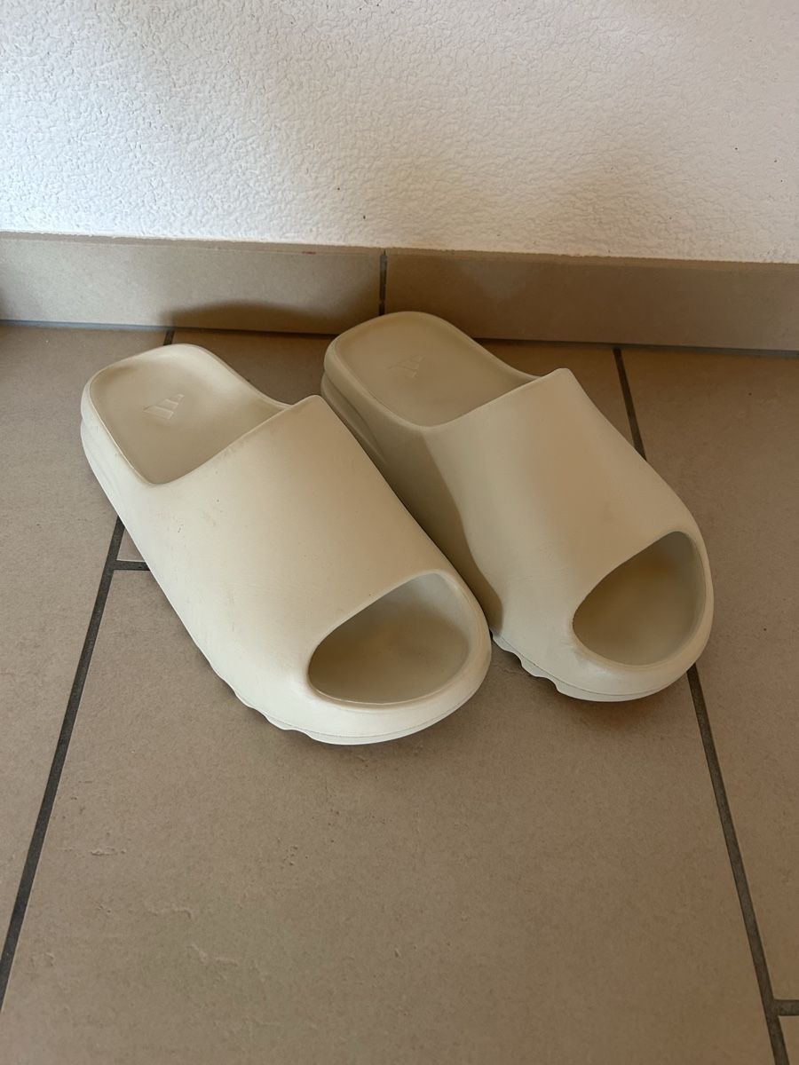Adidas Scarpe da uomo: Yeezy Slides leicht benutzt  – Usato da Grabs venduto da Jonas.2005