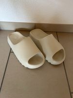 Yeezy Slides leicht benutzt 