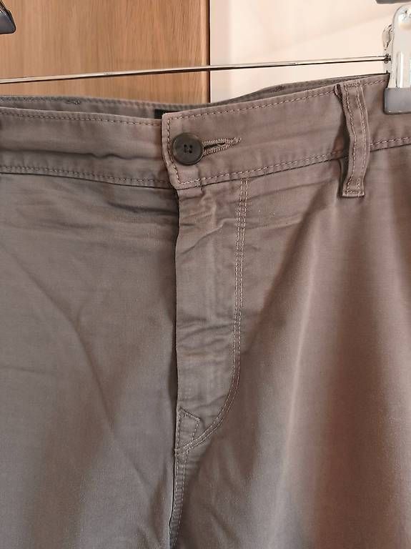 Hugo Boss Pantaloni: Boss Chinos, Gr. 38/32 – Usato da Niederrohrdorf venduto da RainerW79 2