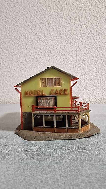 Modellini di ferrovie: 2 Modelleisenbahn Häuser – Usato da Hasle LU venduto da luc_9pxg 3