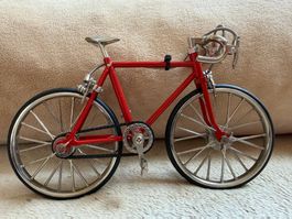 Miniatur Fahrrad Rennrad rot 19 x 12,5 cm, Pedale funktion