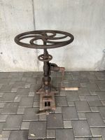 Alter Handbohrer / massiv