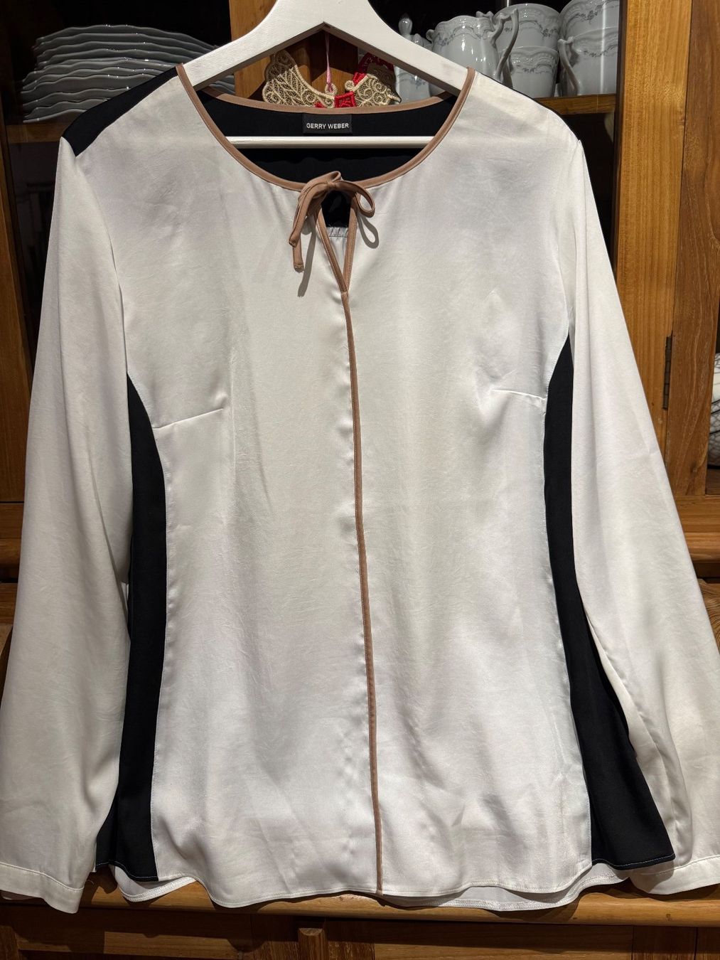 Gerry Weber Camicette: Gerry Weber Bluse, Gr. 42, neuwertig – Nuovo (secondo la descrizione) da Oberrohrdorf venduto da maggys15