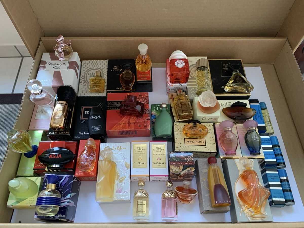 Parfum & Eau de Toilette: 30 Parfum Miniaturen – Gebraucht aus Hochdorf von Blume007
