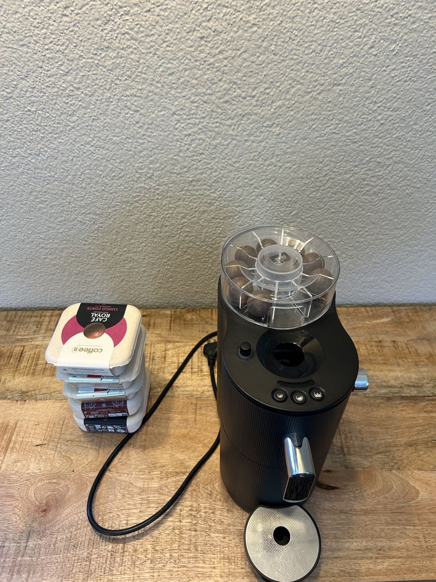 Coffee B Macchine per caffè & Macchine per espresso: Coffee B Maschine + Kapseln – Usato da Einsiedeln venduto da Matomim 1