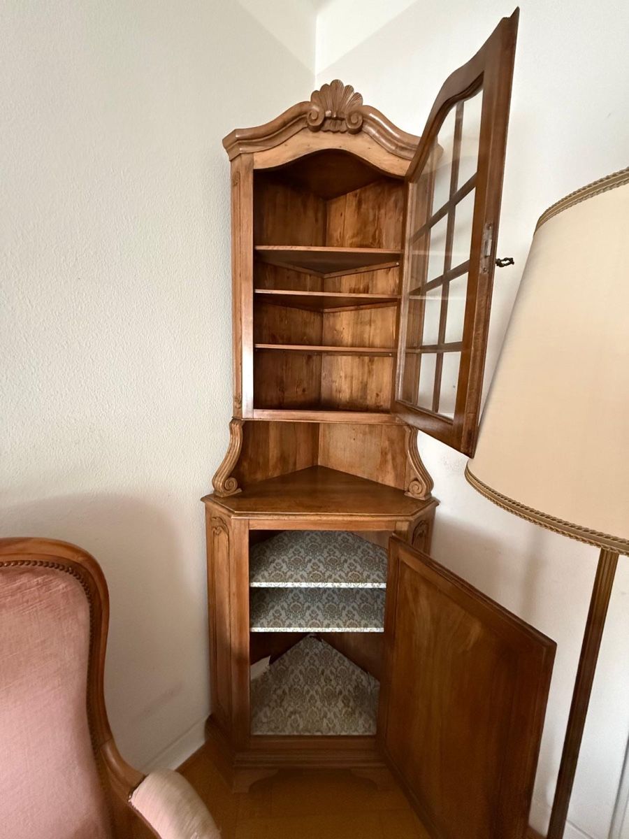 Vitrines: Eckschrank/ Eckvitrine – D'occasion à Basel par LemmyS 1