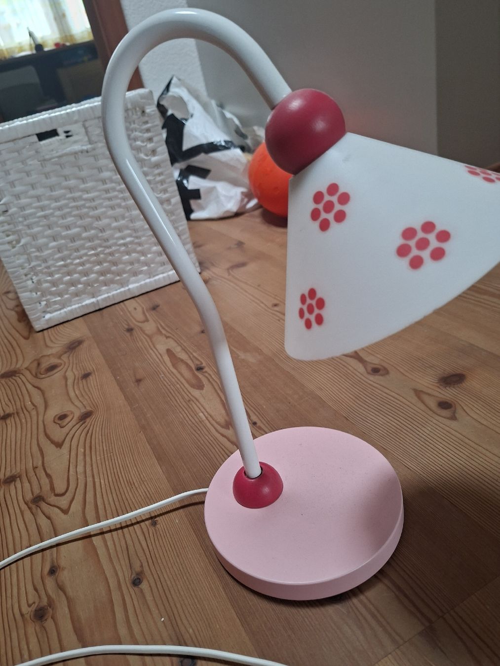 Lampade: Kinderlampe Rosa-Weiss mit Blumenmuster – Usato da Wolfhalden venduto da dor_5yxw 1