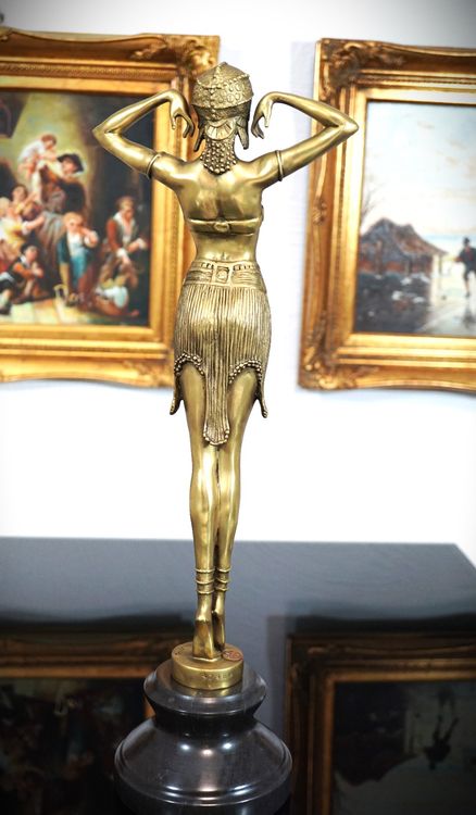 Grosse Sitzender Bronze Buddha Skulptur Mit Schönen Figuren (Gebraucht