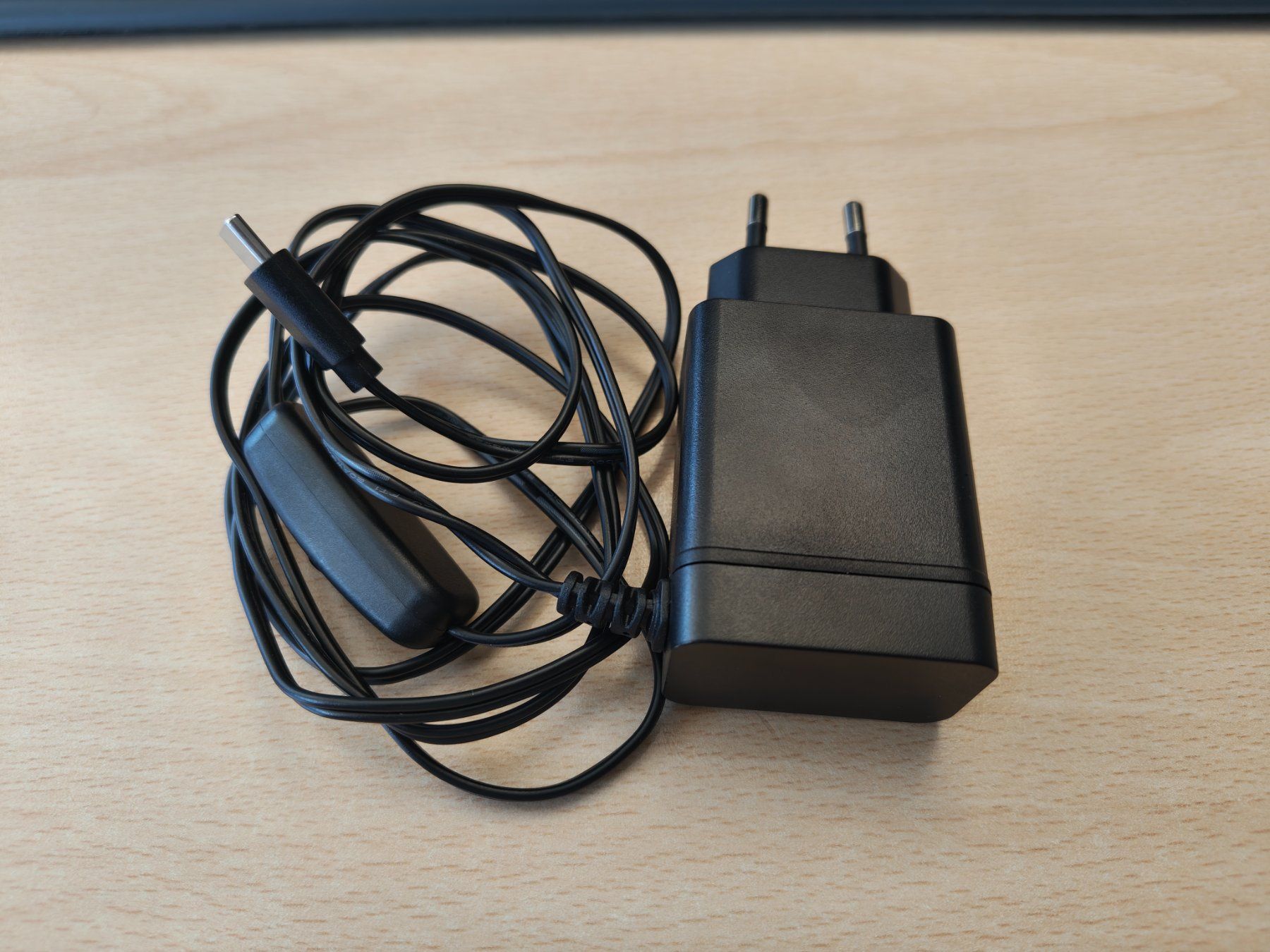 Chargements: Raspberry Pi 4 Netzteil - 5V 3A - USB-C – D'occasion à Oftringen par RetroMister