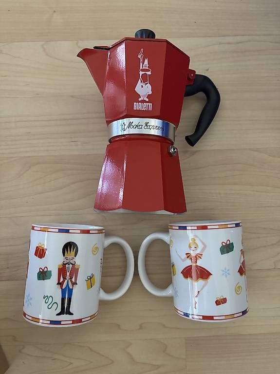 Bialetti Kaffeemaschinen & Espressomaschinen: Bialetti Moka Express mit 2 Tassen NEU – Neu und originalverpackt aus Rotkreuz von Bonito77 1