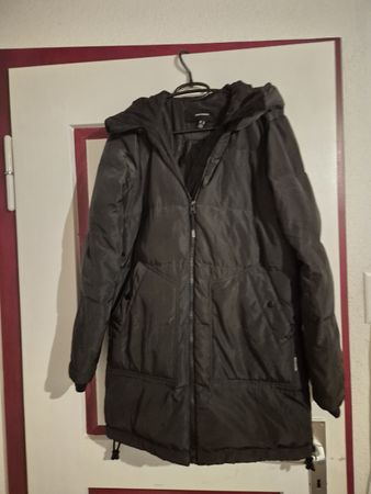 Vero Moda Winterjacke mit Kapuze, Grösse M, Schwarz!