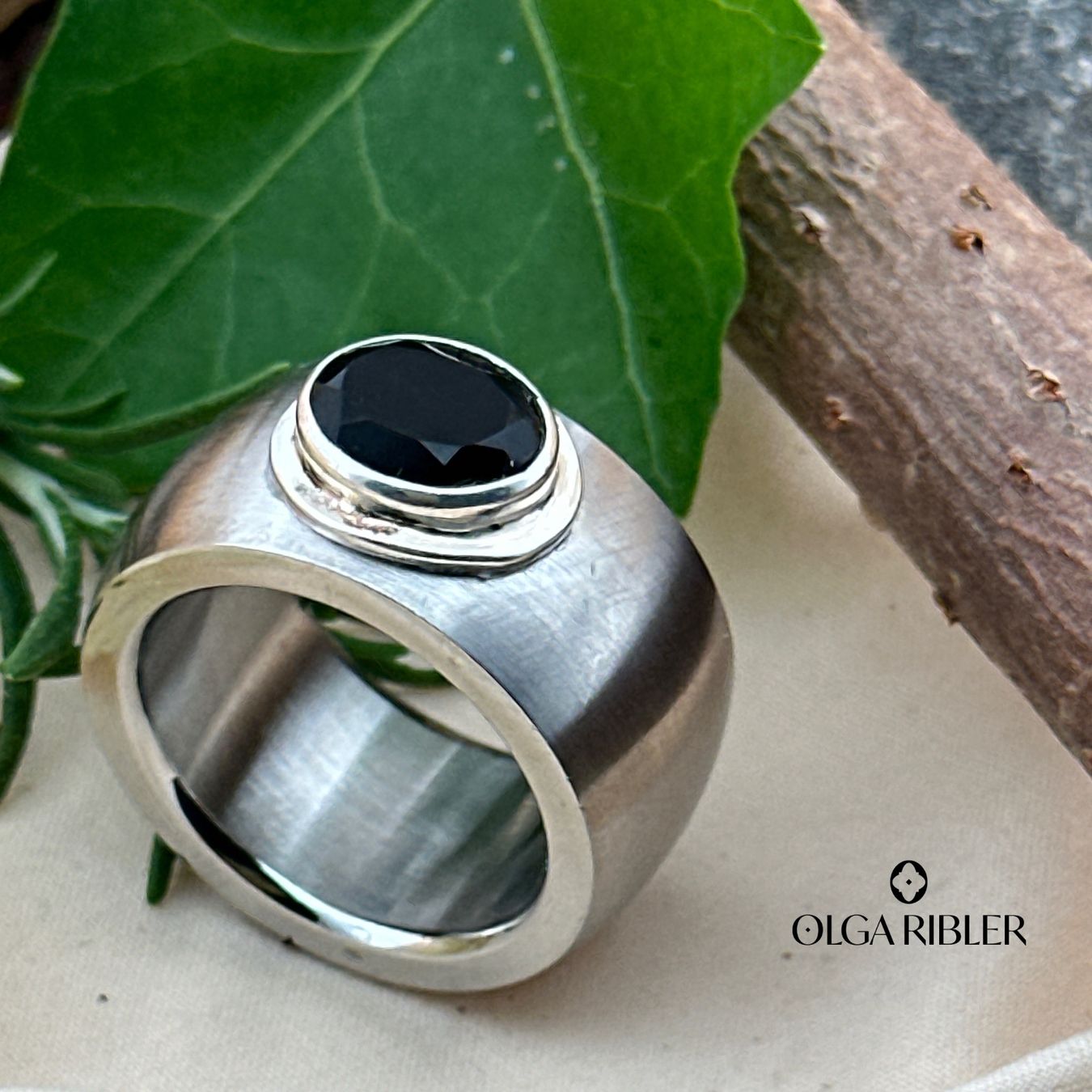 Olga Ribler Anelli: Edelstahlring mit Onyx, Gr. 62 – Nuovo (secondo la descrizione) da Luzern venduto da MonikaS03