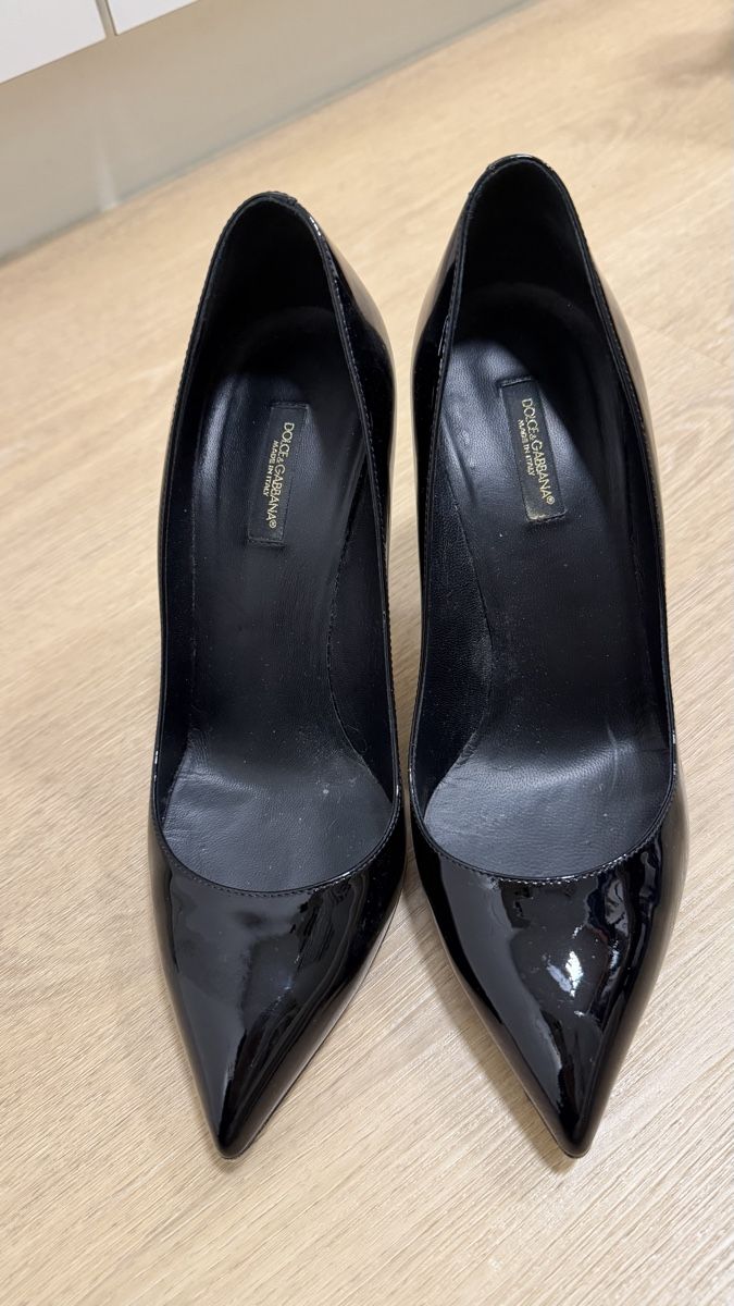 Dolce & Gabbana Scarpe da donna: Dolce&Gabbana Lack Pumps Schwarz, Gr. 39 – Usato da Horn venduto da FashionFlowerCh