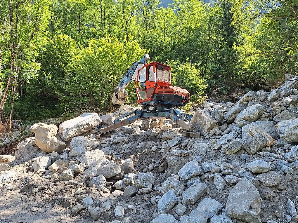 Kaiser Escavatori: Escavatore ragno Kaiser 4XT mobile – Usato da Cevio venduto da pato-00 1