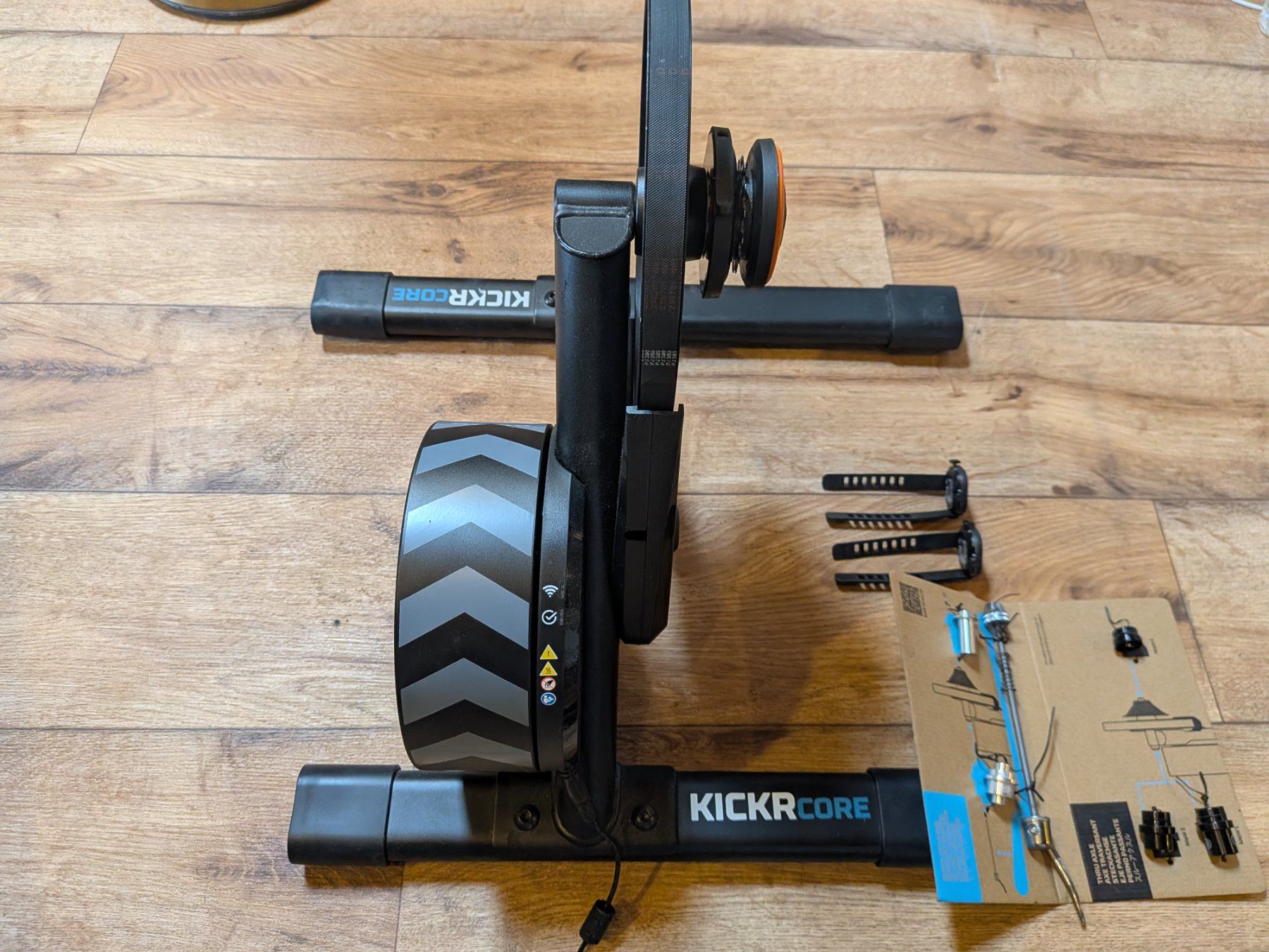 Wahoo Vélos d'appartement: Wahoo KICKR CORE 2 ZWIFT Cog/Click – D'occasion à Hütten par florence123 2