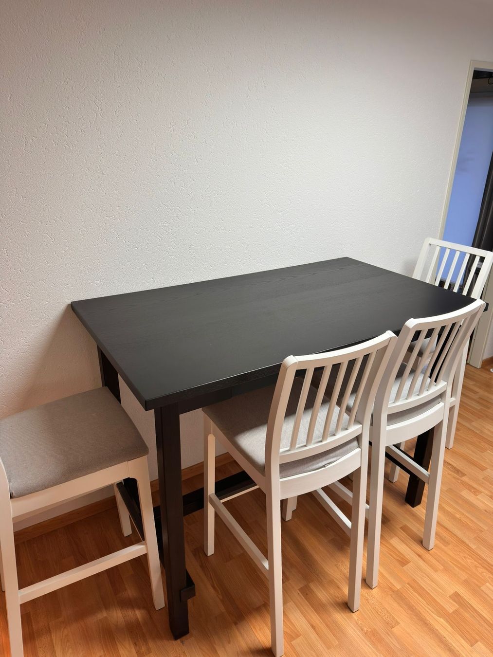 Ikea Tischset: Schwarzer Esstisch mit 4 Stühlen - Top Zustand! – Gebraucht aus Bettwiesen von rei_7rj8 1