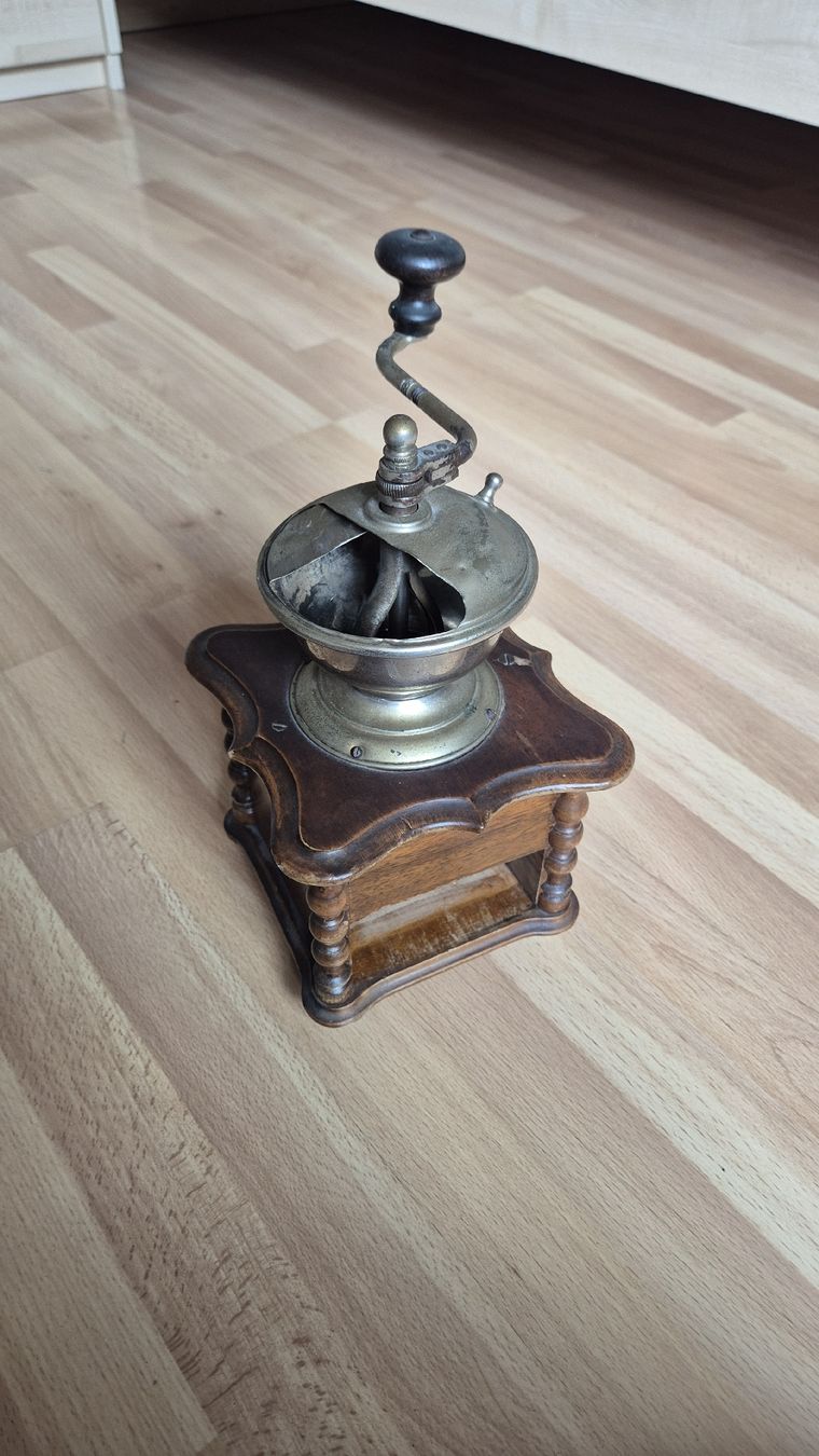 Toutes les décorations: Kaffemühle – D'occasion à Kappel SO par jon_558w 2