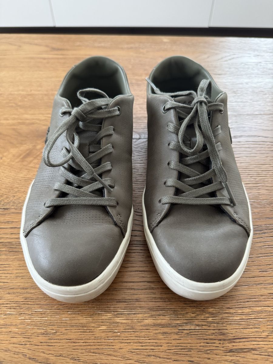 Lacoste Damenschuhe: Sneaker Lacoste oliv Grösse 40.5 gebraucht – Gebraucht aus Küssnacht am Rigi von Belli_12 2