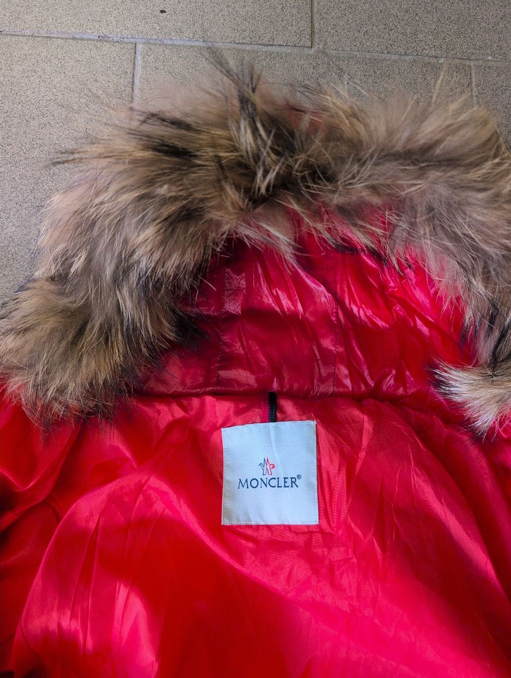 Moncler Mäntel: Moncler Mantel Grösse 3 rot mit Flecken – Gebraucht aus Rueun von nic_rmc6 3