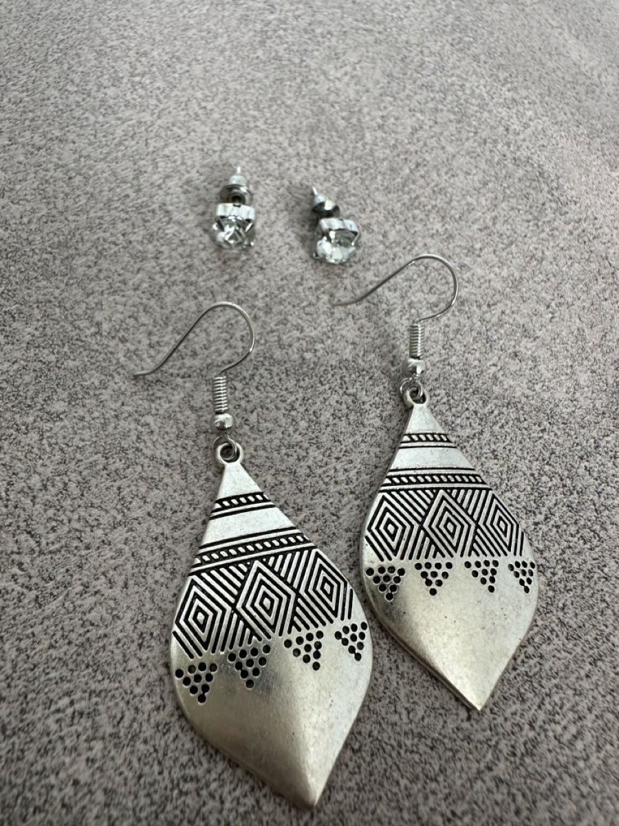 Orecchini pendenti & Orecchini a lobo: 2er Set Silberne Ohrhänger Ethno Muster, Sommer Schmuck – Nuovo (secondo la descrizione) da Dietikon venduto da vithya88